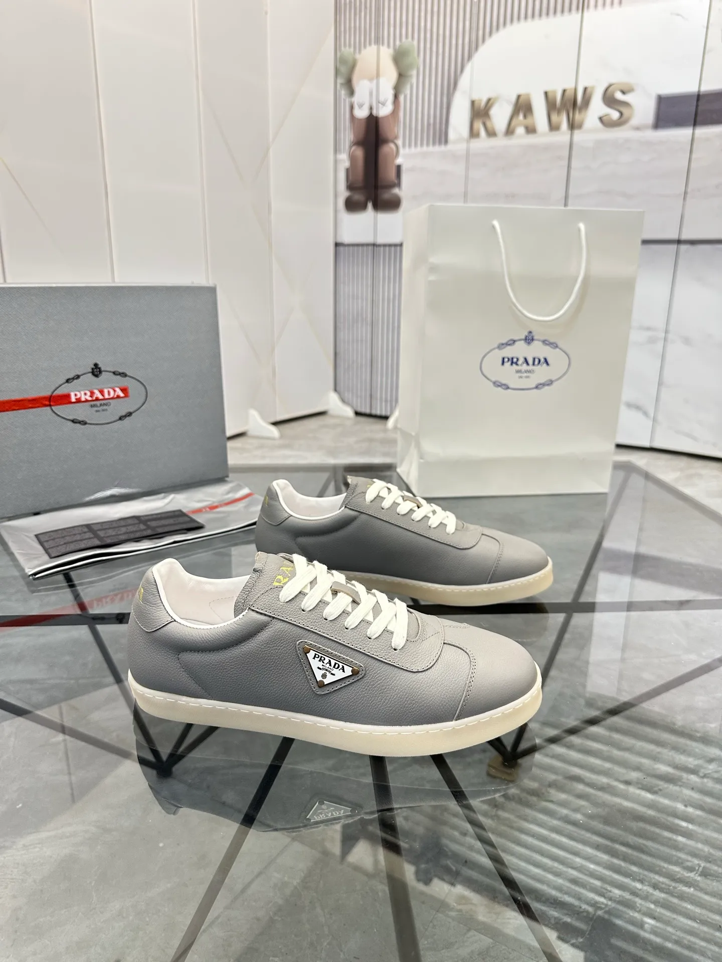 Men's shoes for sale 💰: 💰P540¥ High-end top quality Product trademark: Prada *"Prada*" low-top casual shoes Regular size: 38-45 (can be customized to 46) Product materials: imported first-layer cowhide for the upper, water-dyed cowhide lining, cowhide feet, original outsole. No.: 001
